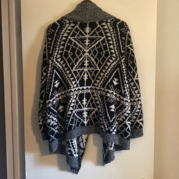 Size Large Cardigan with open front from Charming Charlie’s - Picture 6 of 6
